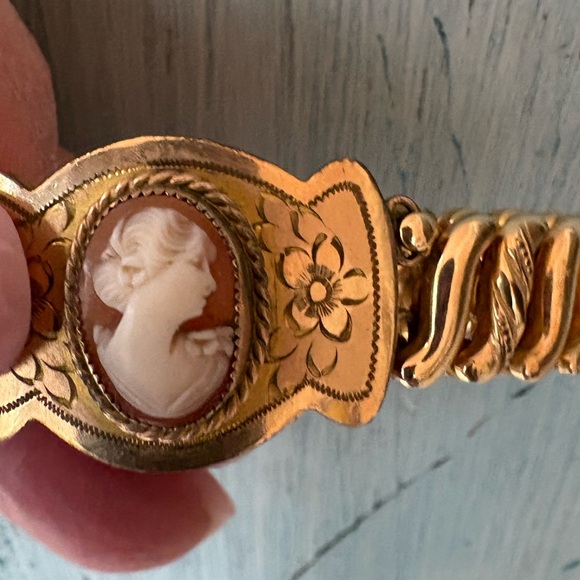 Gorgeous “Carmen” DFB Briggs Cameo Stretch “Sweetheart” Gold-Filled Bracelet - Picture 3 of 16